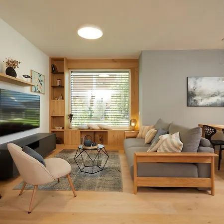 The By The River Tatil Evi *